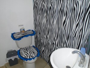 Shower, towels - Guesthouse Villa la Isla (La Romana)