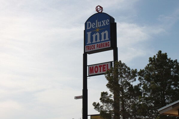 Exterior - Deluxe Inn Motel (El Paso)