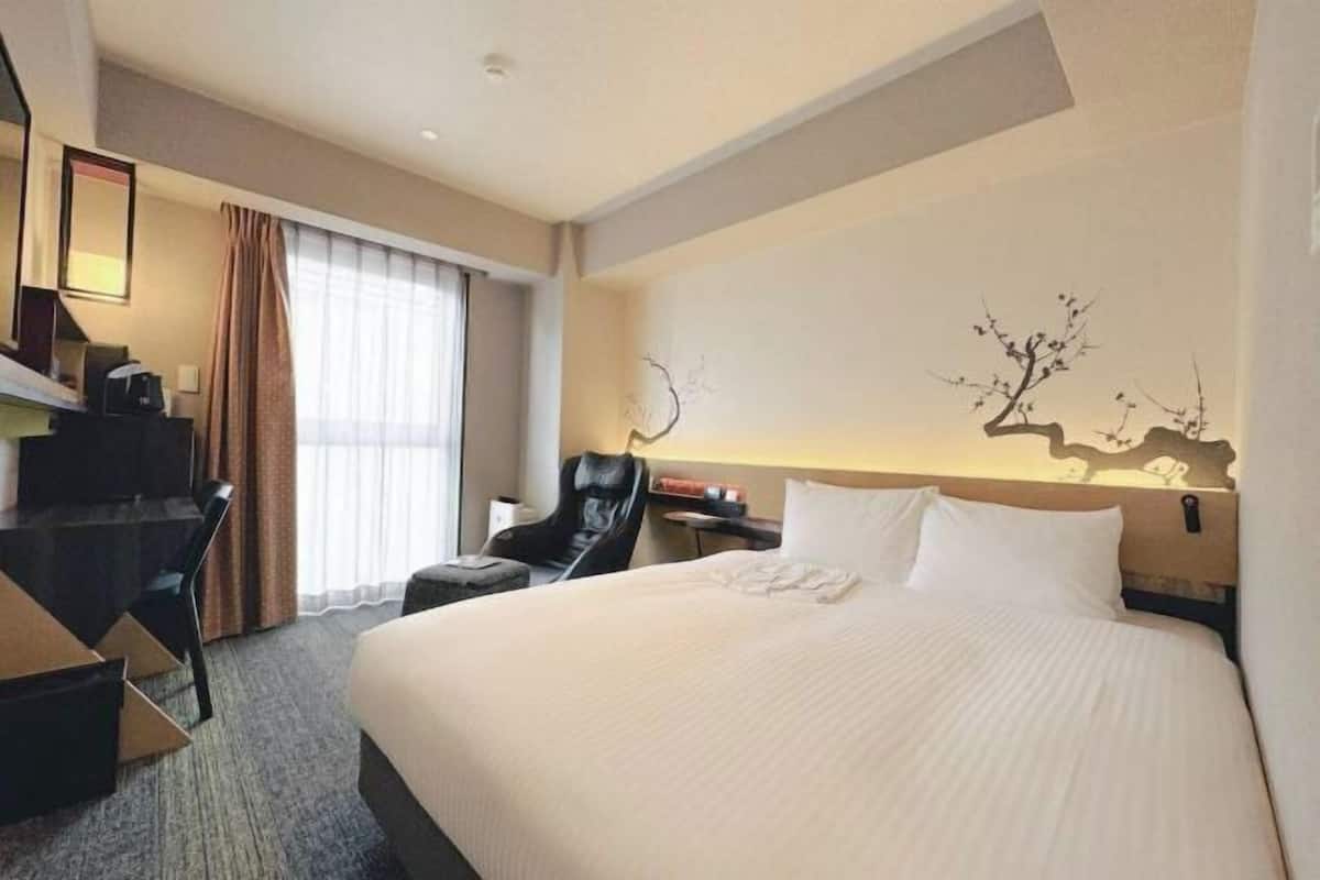 1 bedroom, down comforters, in-room safe, blackout drapes
