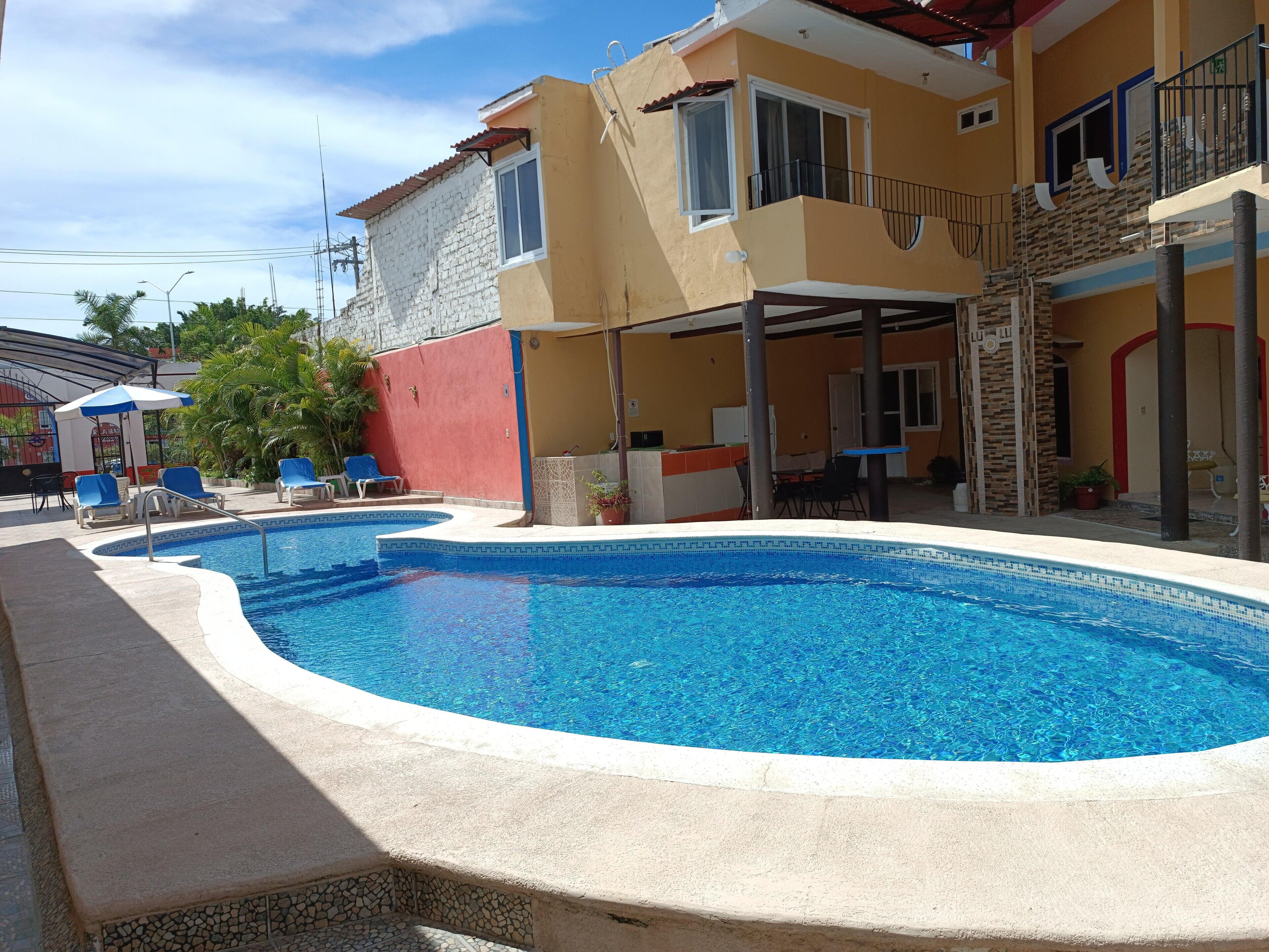 حمّام سباحة خارجي