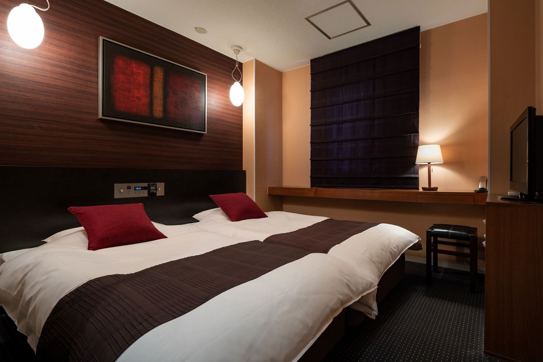 Desk, free WiFi, bed sheets