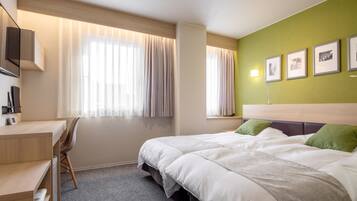 Chambre avec lits jumeaux, 2 lits une place, non-fumeurs (Hollywood Twin) | Bureau, Wi-Fi gratuit, draps fournis