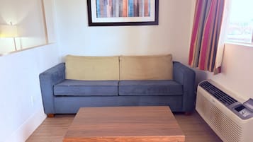 Room, 1 King Bed, Non Smoking | Room amenity