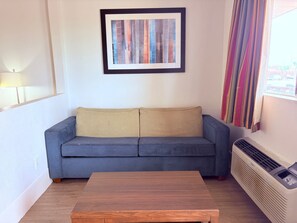 Room, 1 King Bed, Non Smoking | Desk, free WiFi, bed sheets