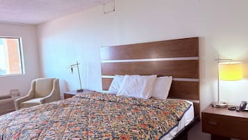 Room, 1 King Bed, Smoking | Desk, free WiFi, bed sheets