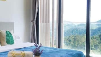 Suíte estúdio luxo, sacada | Individualmente decorados, individualmente mobiliados, escrivaninha