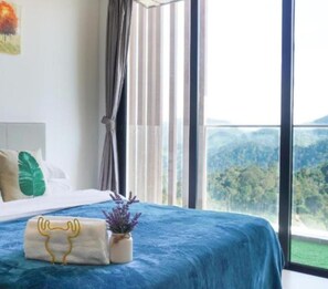 Deluxe studio suite, balkon | Individueel gedecoreerd, individueel gemeubileerd, een bureau