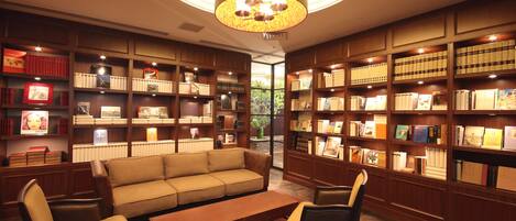 2 bars, lounge dans le hall