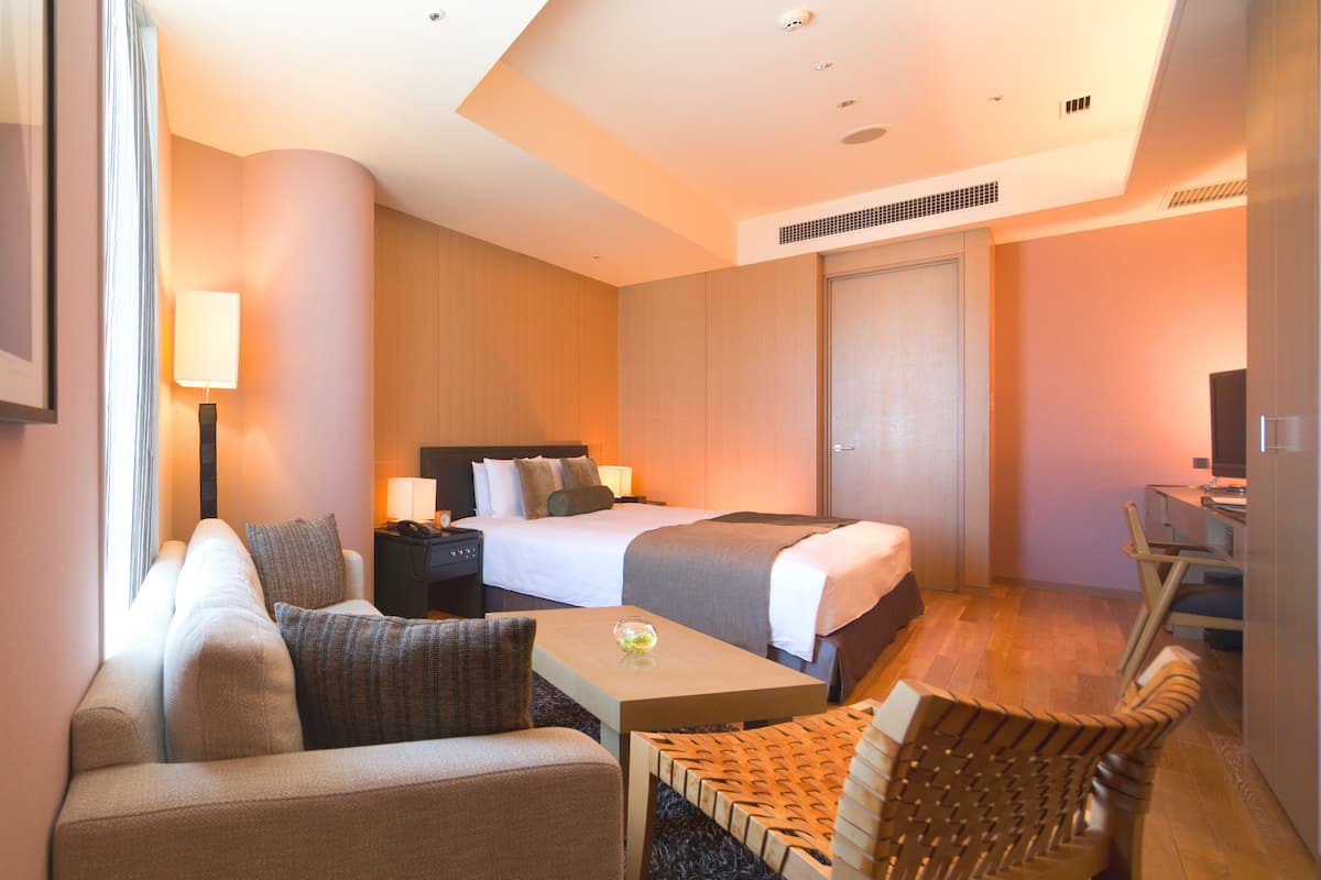 Executive Floor Deluxe King, Non Smoking | Premium bedding, down duvets, pillow-top beds, minibar
