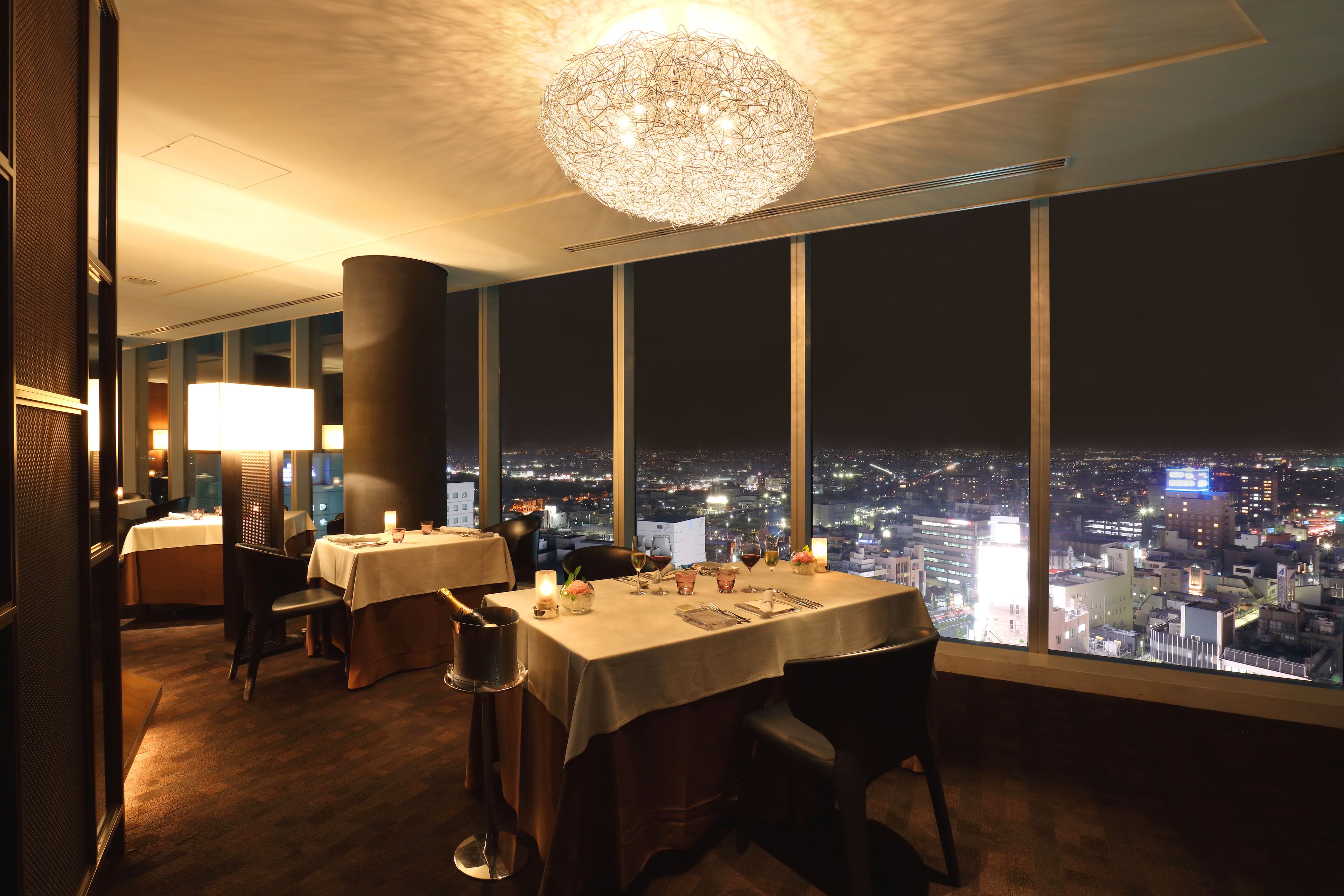 2 restaurants, breakfast, lunch, dinner served; French cuisine