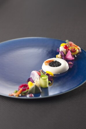 2 restaurants, breakfast, lunch, dinner served; French cuisine 