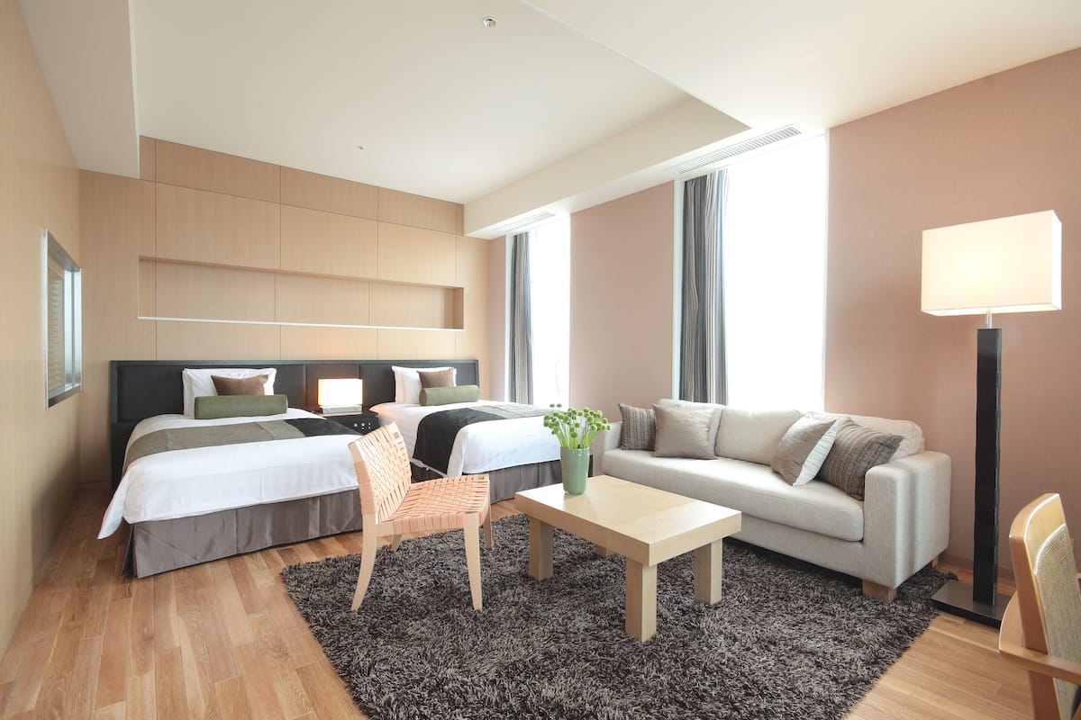Executive Floor Deluxe Twin, Non Smoking | Premium bedding, down duvets, pillow-top beds, minibar