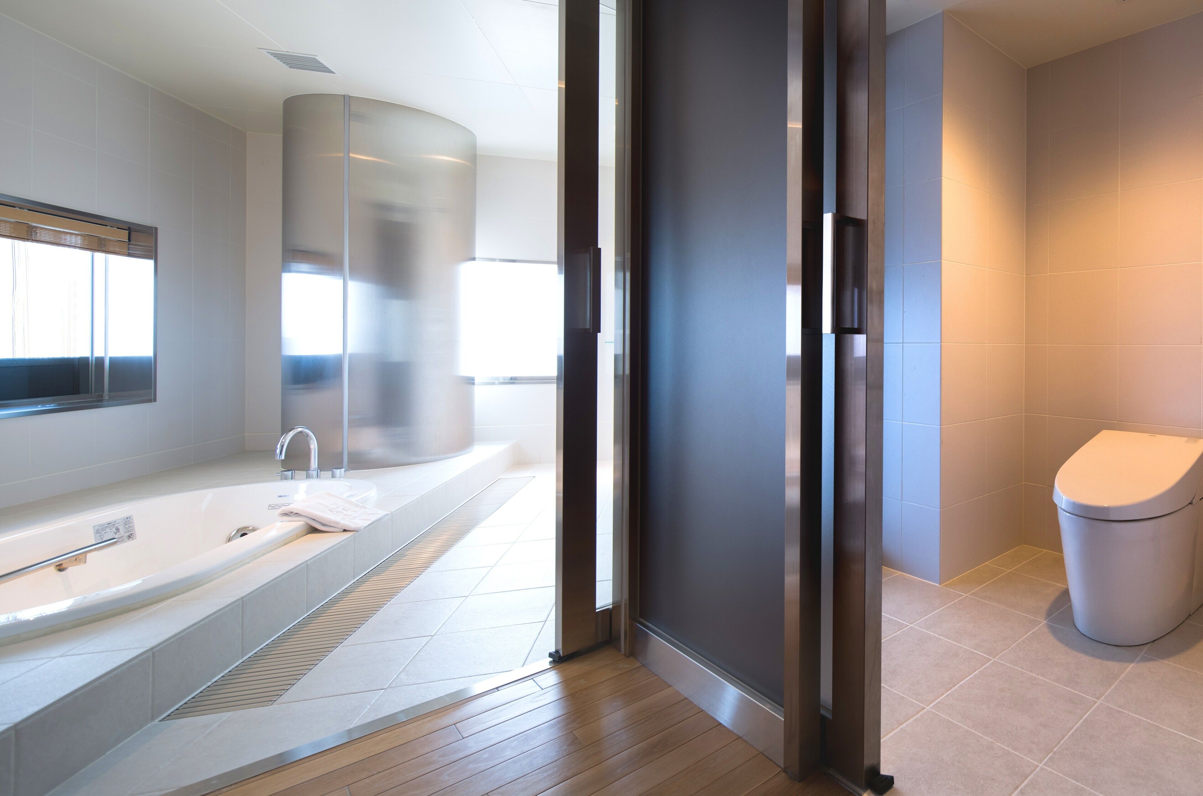 combined shower/bathtub, free toiletries, hair dryer, slippers