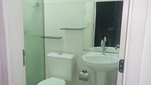 Basic Apartment, Smoking | Bathroom