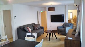 Interior detail - Emerald Side III (Motobu)