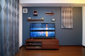 Television - W&M House (Kanazawa)