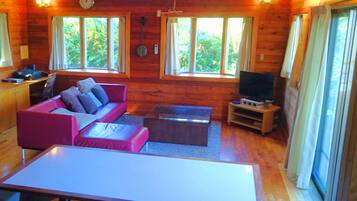 Cottage, Non Smoking, Ocean View | Living room | Flat-screen TV, DVD player
