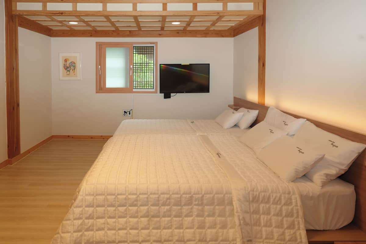 Heung Mu | Premium bedding, WiFi (free), individually furnished
