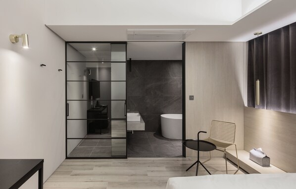 Blackout curtains, free WiFi, bed sheets - H Hotel Wangsimni (Seoul)