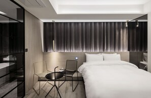 遮光窗帘、免费 WiFi、床单