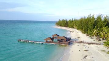 Snorkeling, beach volleyball, kayaking, fishing