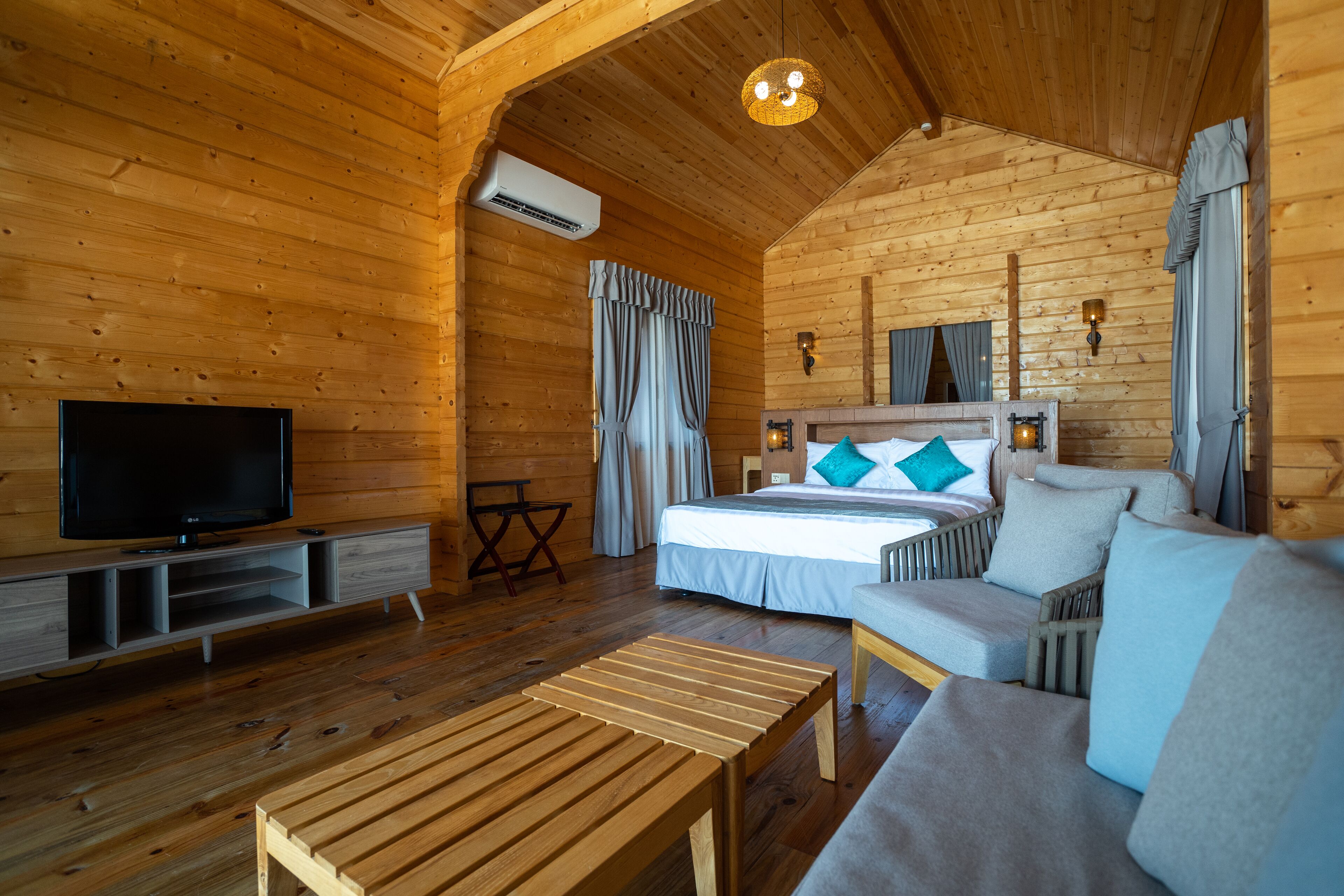 In-room safe, desk, soundproofing, bed sheets