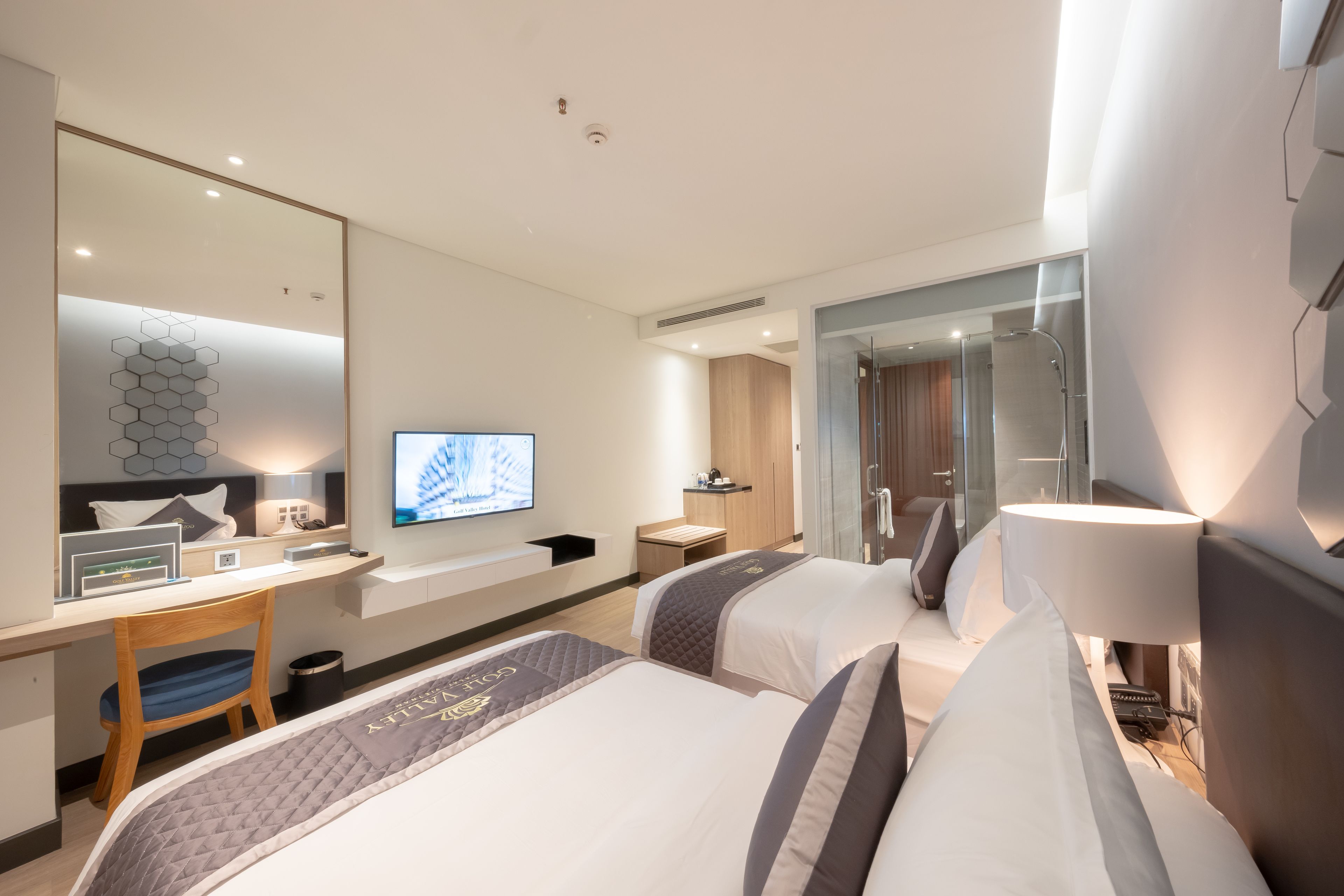 superior twin room | minibar, in-room safe, desk, free wifi