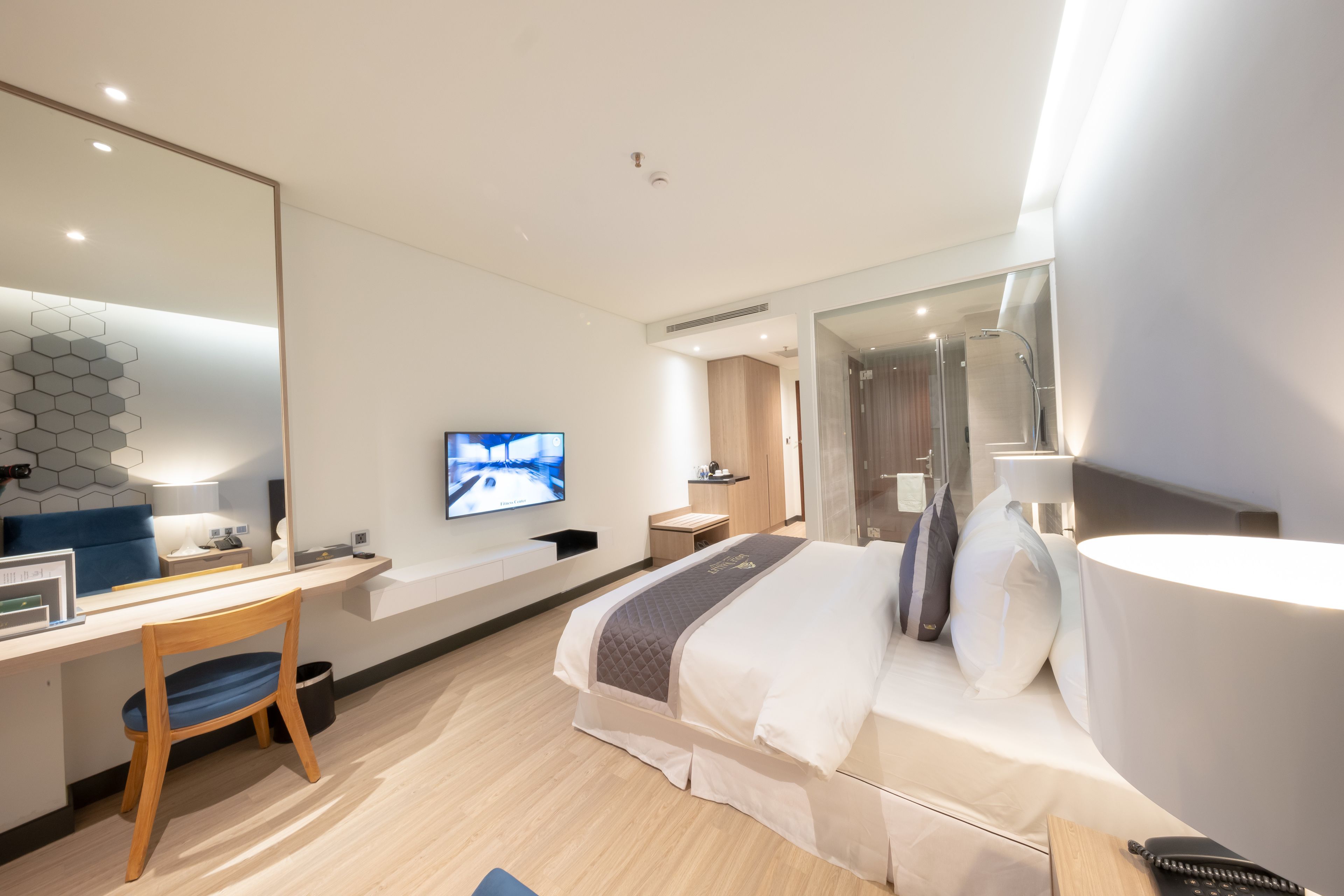 superior double room | minibar, in-room safe, desk, free wifi