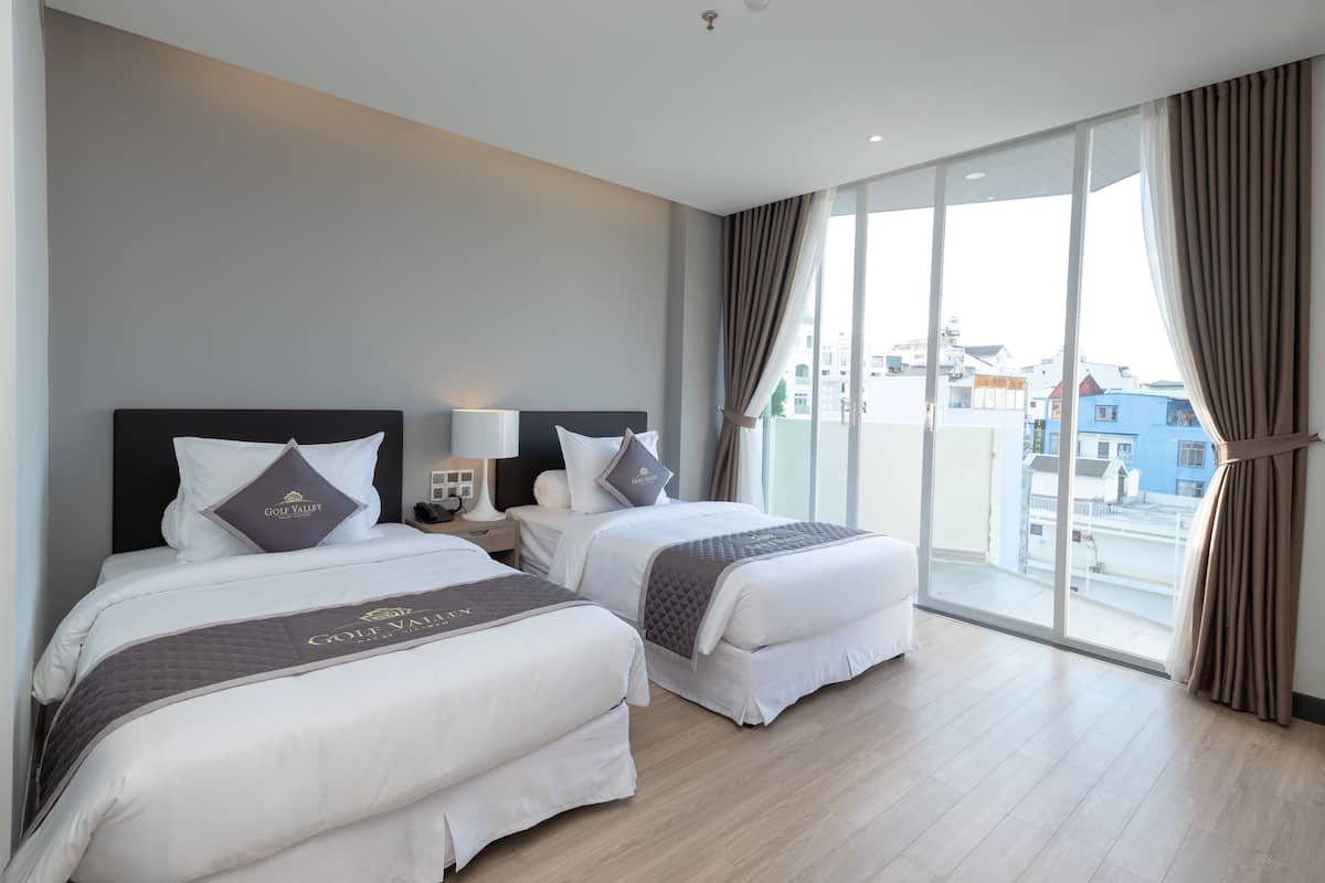 premium twin room with free herbal foot bath 15 mins | minibar, in-room safe, desk, free wifi