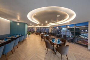 Se sirven desayunos, comidas y cenas 