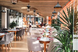 Breakfast, lunch and dinner served