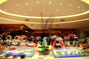 Tägliches Frühstücksbuffet gegen Gebühr