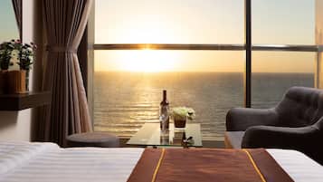 Nolis Double Room, Sea View | Minibar, in-room safe, desk, blackout curtains