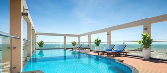 Nolis Hotel
