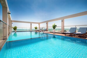 Outdoor pool, open 6:30 AM to 6:00 PM, pool loungers - Nolis Hotel (Ho Chi Minh City)