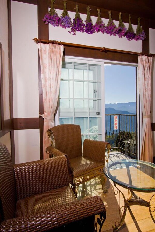 Balcony - Maple Leaf Holiday Villa (Ren'ai)