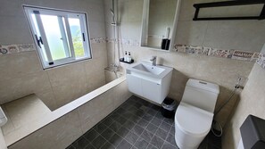 Standard Quadruple Room, Mountain View | Bathroom | Shower, free toiletries, hair dryer, slippers - Maple Leaf Holiday Villa (Ren'ai)