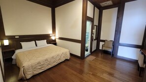 Escritorio, cortinas blackout y camas plegables/adicionales 