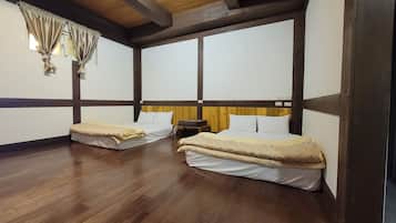 Standard Quadruple Room | Desk, blackout drapes, rollaway beds, bed sheets