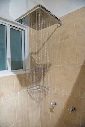 Bathroom shower - Casa Tranquila (Playa del Carmen)