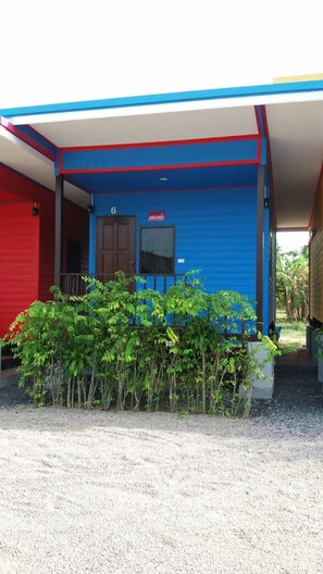 Standard Double Room | Blackout drapes, soundproofing, free WiFi, bed sheets - Khao Hua Bon Resort (Don Sak)