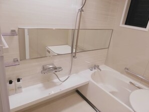 Family Room, 1 Bedroom | Bathroom