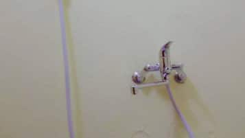 Private Vacation Home | Bathroom shower