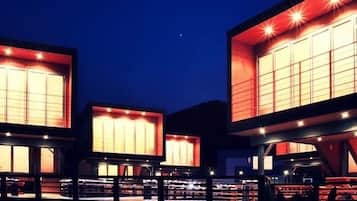 Fassade der Unterkunft – Abend/Nacht
