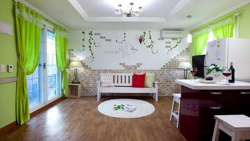 Kamer, 1 slaapkamer | Woonruimte | Flatscreentelevisie en vloerwarming