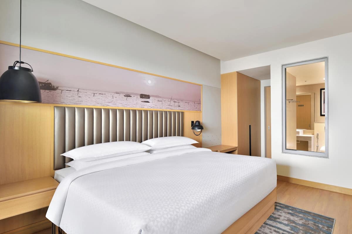 1 bedroom, premium bedding, minibar, in-room safe