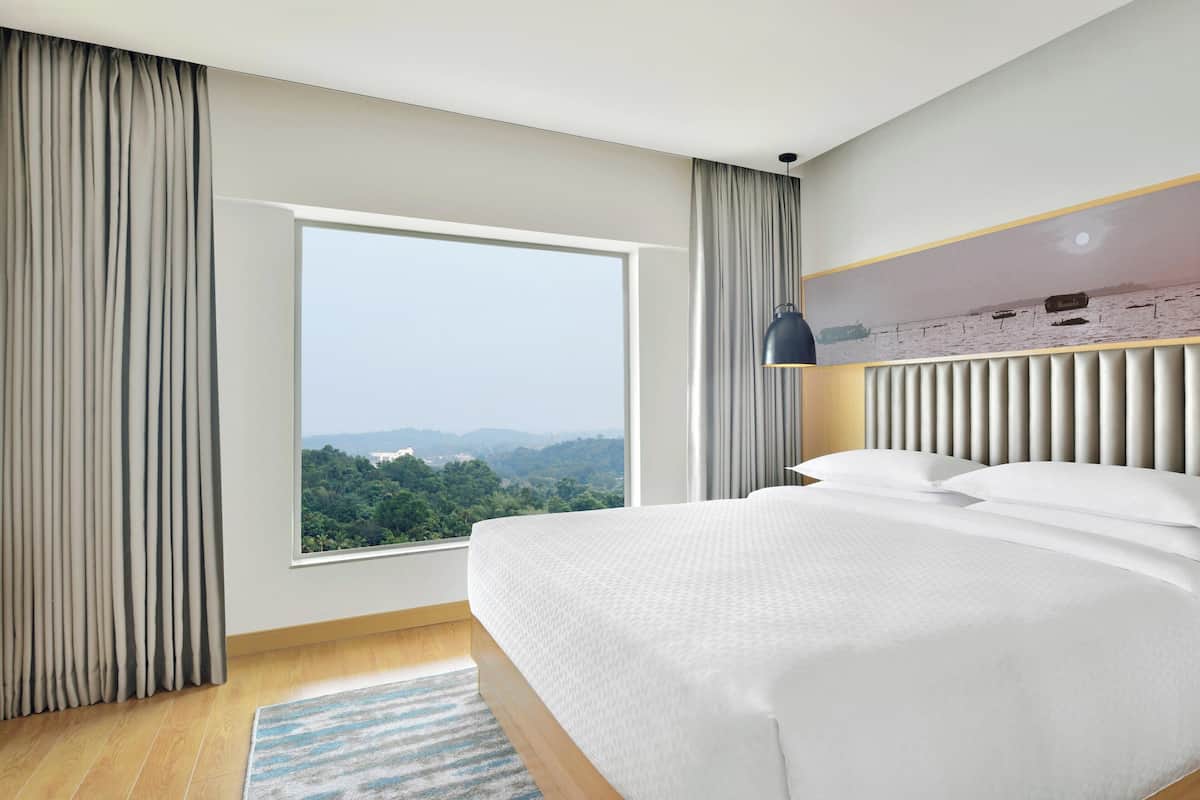 Suite, 1 Bedroom, Non Smoking | 1 bedroom, premium bedding, minibar, in-room safe