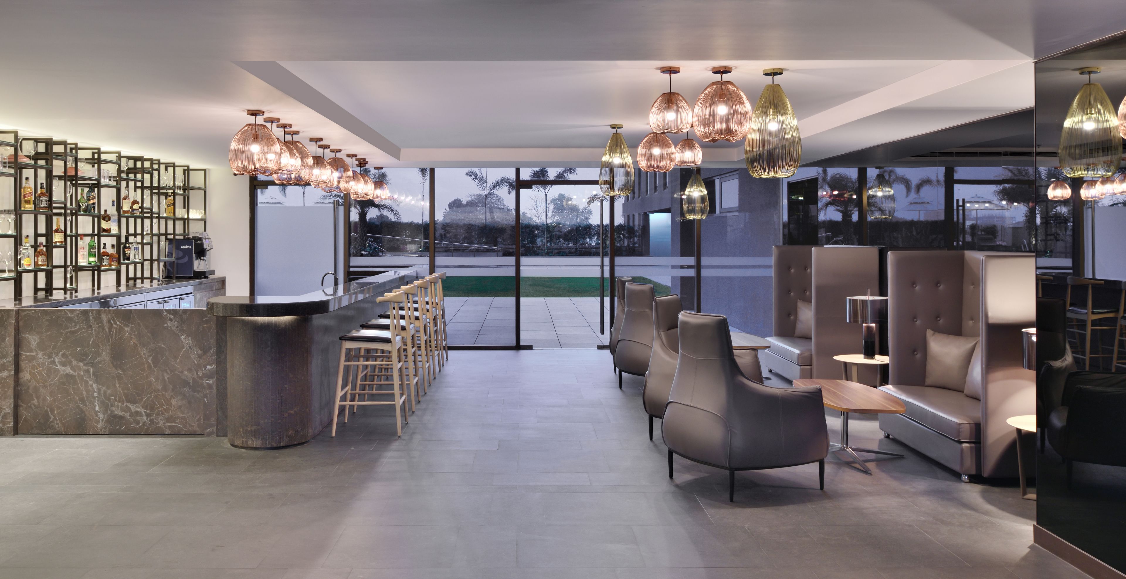 2 restaurants; breakfast, lunch, dinner and brunch served 