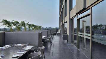 Fridge, coffee/tea maker, electric kettle