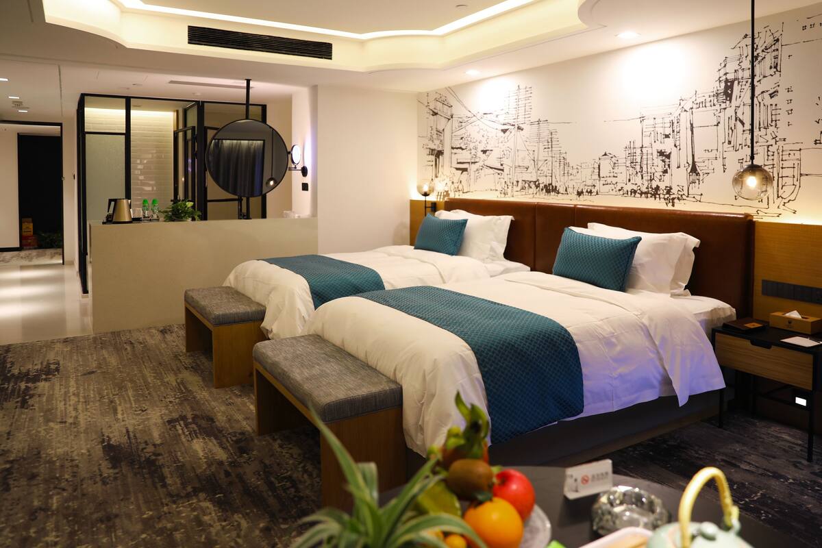 Superior Twin Room | Premium bedding, minibar, in-room safe, desk